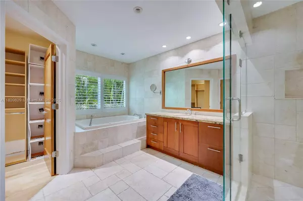 2085 Ixora Rd, North Miami, FL 33181