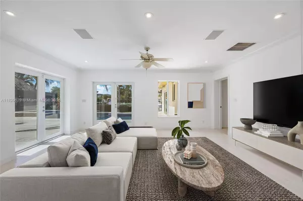 2085 Ixora Rd, North Miami, FL 33181