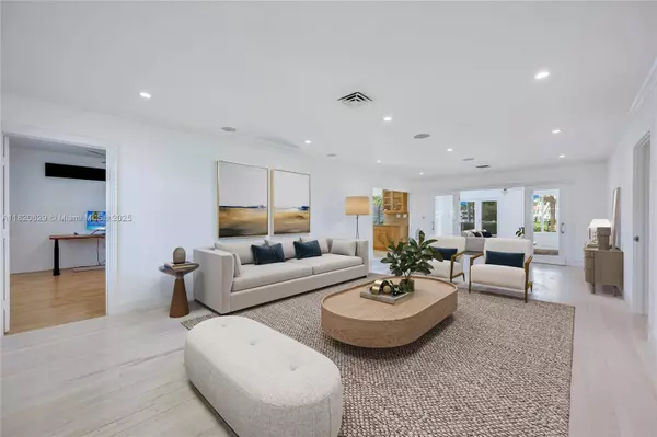 2085 Ixora Rd, North Miami, FL 33181