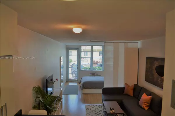 300 74th St #5, Miami Beach, FL 33141