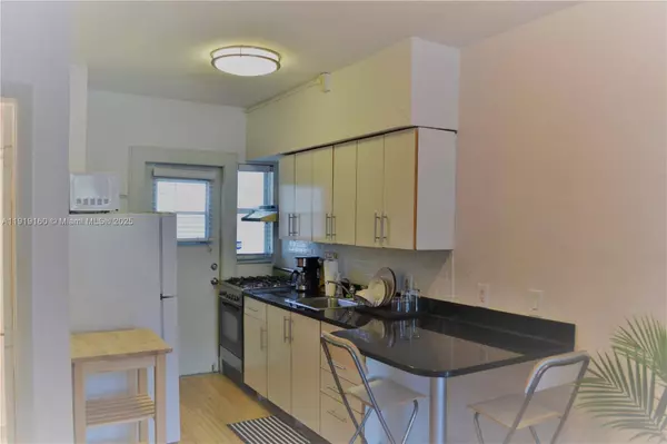 300 74th St #5, Miami Beach, FL 33141