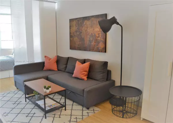 300 74th St #5, Miami Beach, FL 33141