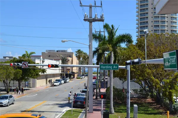 300 74th St #5, Miami Beach, FL 33141