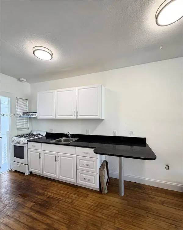 300 74th St #5, Miami Beach, FL 33141