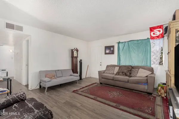 7931 W EARLL Drive, Phoenix, AZ 85033