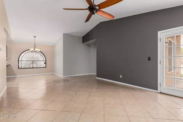 7568 W KERRY Lane, Glendale, AZ 85308