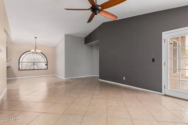 7568 W KERRY Lane, Glendale, AZ 85308
