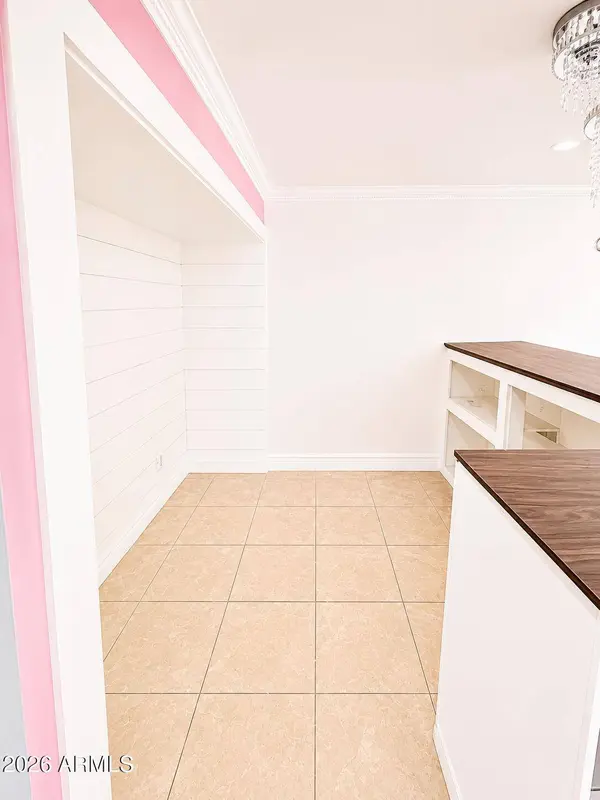 5540 W GLENDALE Avenue #5, Glendale, AZ 85301
