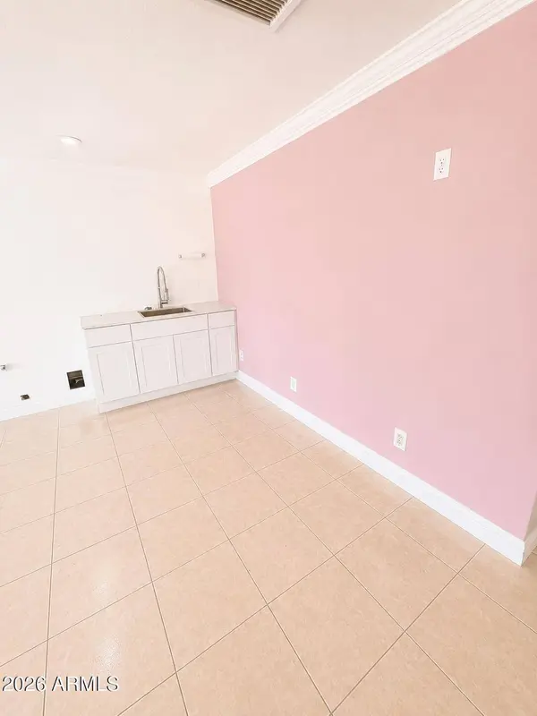 5540 W GLENDALE Avenue #5, Glendale, AZ 85301
