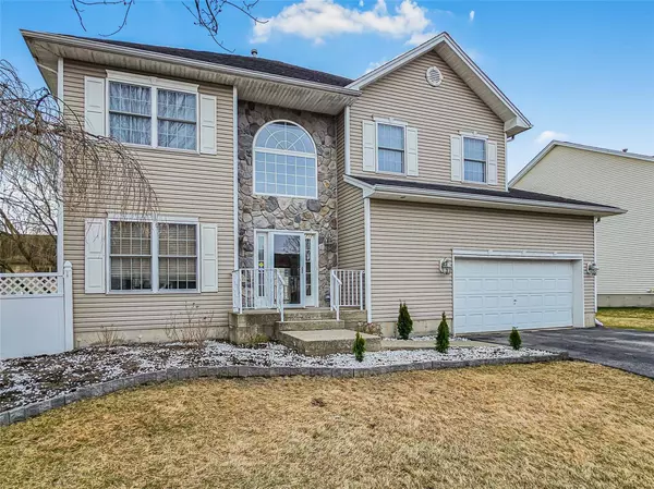 2717 Colonial DR, New Windsor, NY 12553