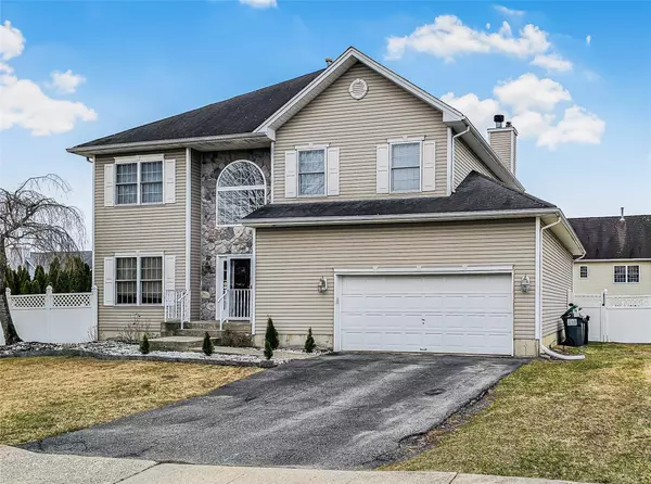 2717 Colonial DR, New Windsor, NY 12553