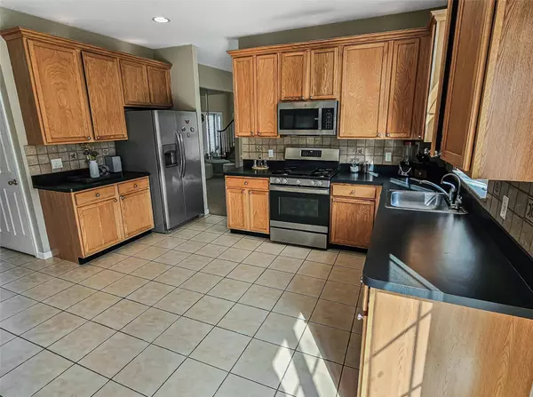 2717 Colonial DR, New Windsor, NY 12553