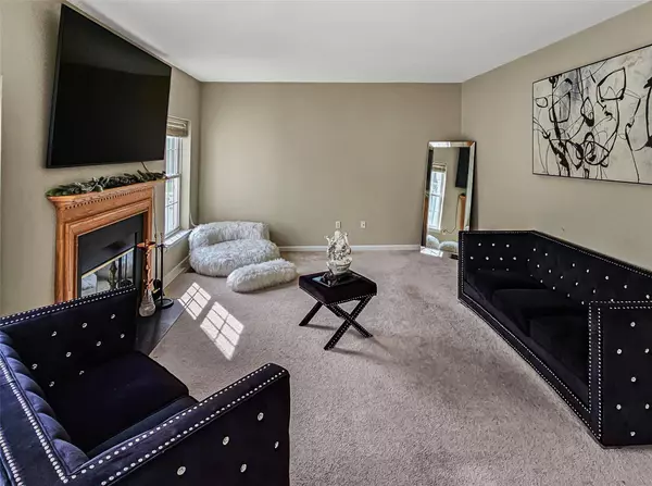 2717 Colonial DR, New Windsor, NY 12553