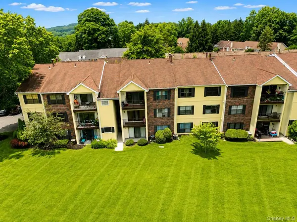10 Edinburgh DR #10