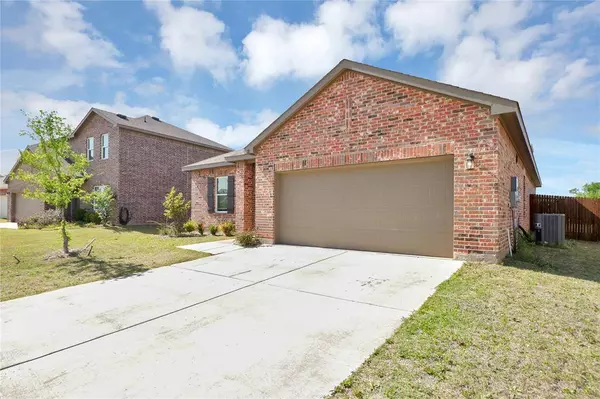 12 Glen Crossings Road, Edgecliff Village, TX 76134