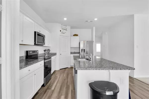 12 Glen Crossings Road, Edgecliff Village, TX 76134