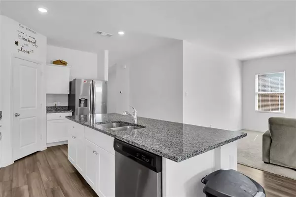 12 Glen Crossings Road, Edgecliff Village, TX 76134