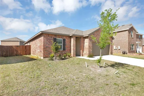 12 Glen Crossings Road, Edgecliff Village, TX 76134