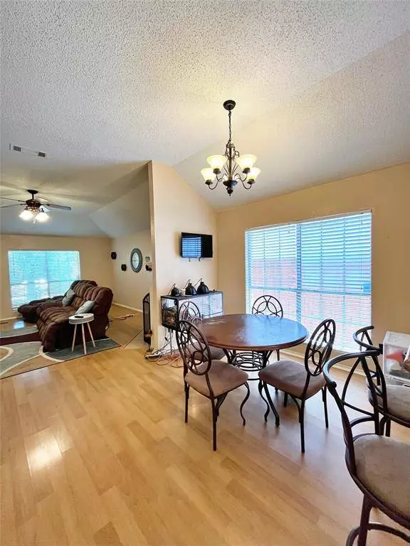 818 Bracken Place, Arlington, TX 76017