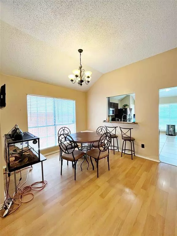 818 Bracken Place, Arlington, TX 76017