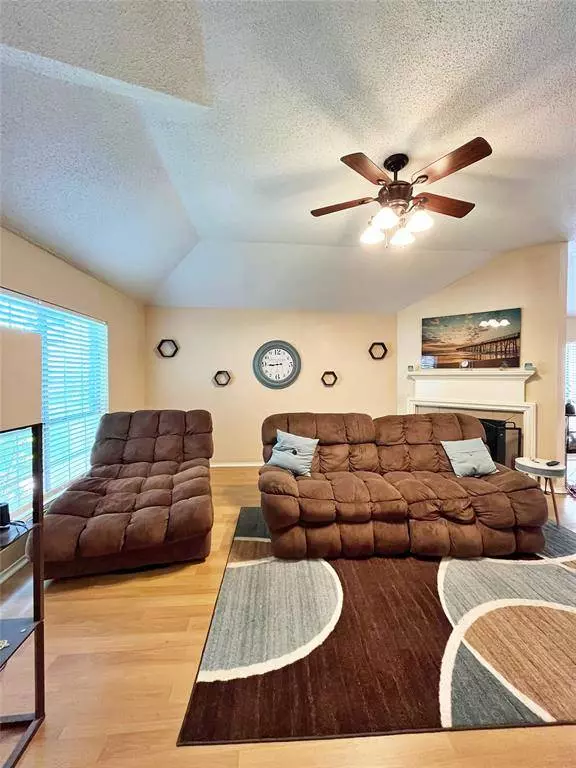 818 Bracken Place, Arlington, TX 76017