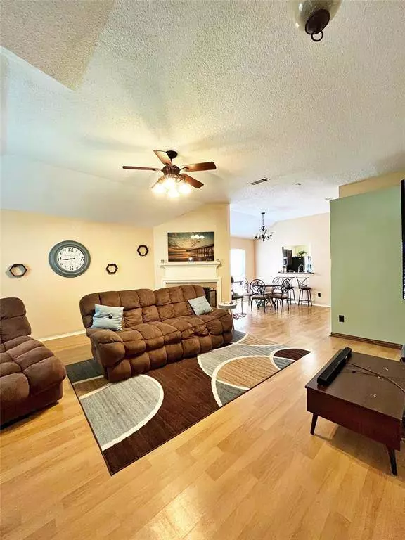 818 Bracken Place, Arlington, TX 76017