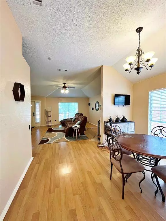 818 Bracken Place, Arlington, TX 76017