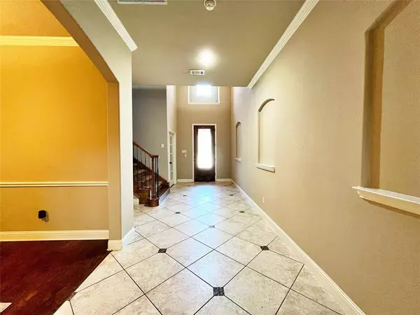 2204 Bent Creek Court, Mansfield, TX 76063