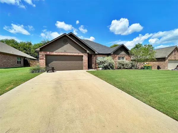 807 Brandt Street, Grandview, TX 76050