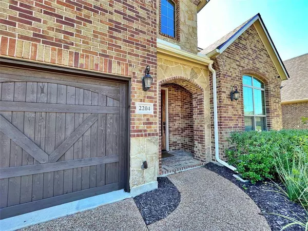 2204 Bent Creek Court, Mansfield, TX 76063