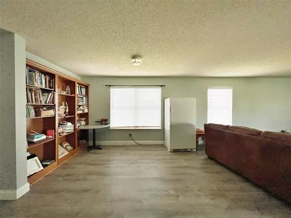 924 Rock Dove Circle, Saginaw, TX 76131