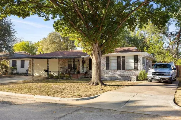 4929 Ira Street, Haltom City, TX 76117