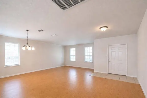 2835 Park Springs Drive, Grand Prairie, TX 75052