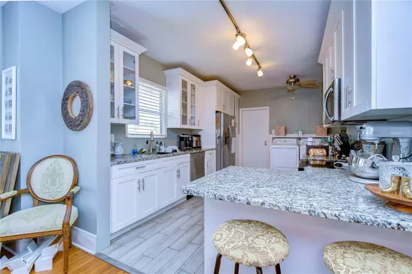 902 W COLUMBUS DR, Tampa, FL 33602