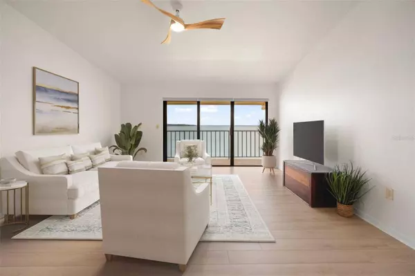 7520 SUNSHINE SKYWAY LN S #210, St Petersburg, FL 33711