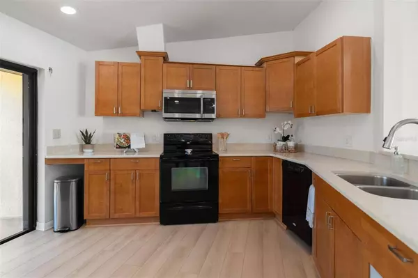 7520 SUNSHINE SKYWAY LN S #210, St Petersburg, FL 33711