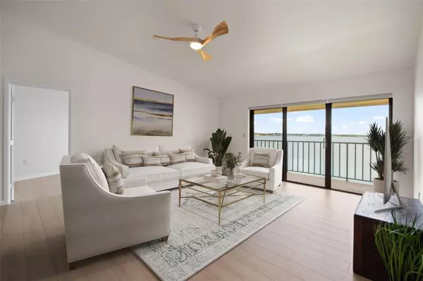 7520 SUNSHINE SKYWAY LN S #210, St Petersburg, FL 33711