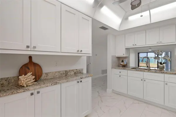 7540 SUNSHINE SKYWAY LN S #T35, St Petersburg, FL 33711