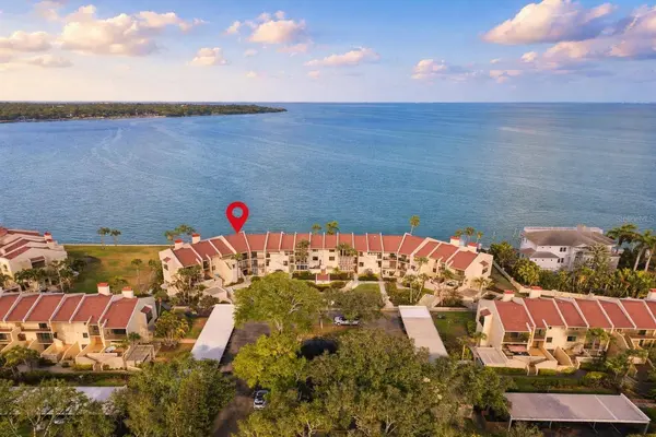 7540 SUNSHINE SKYWAY LN S #T35, St Petersburg, FL 33711