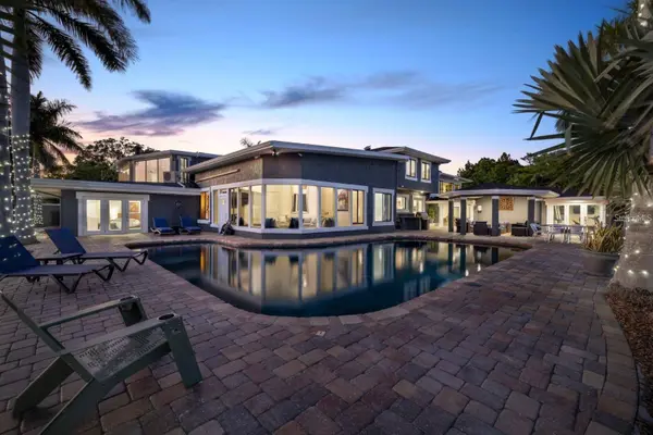 2785 BAYSIDE DR S, St Petersburg, FL 33705