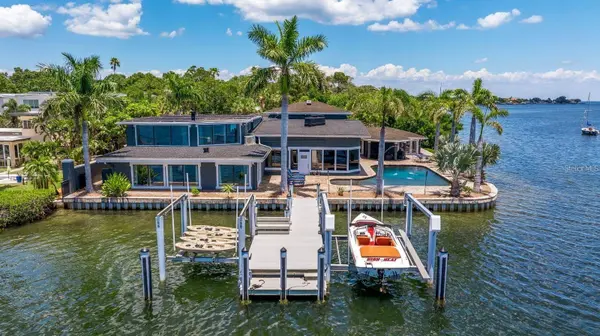 2785 BAYSIDE DR S, St Petersburg, FL 33705