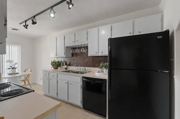 2076 SUNSET POINT RD #142, Clearwater, FL 33765