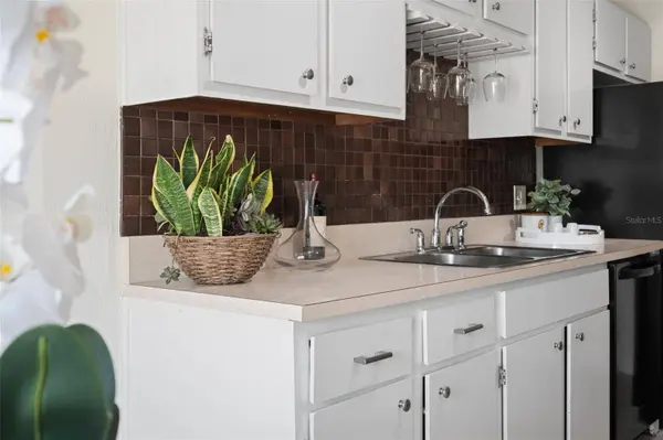 2076 SUNSET POINT RD #142, Clearwater, FL 33765