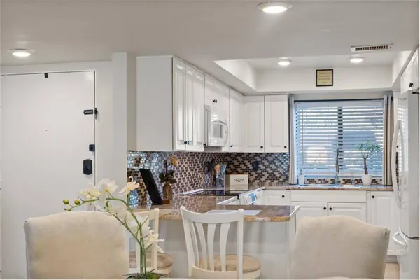 860 S VILLAGE DR N #105, St Petersburg, FL 33716