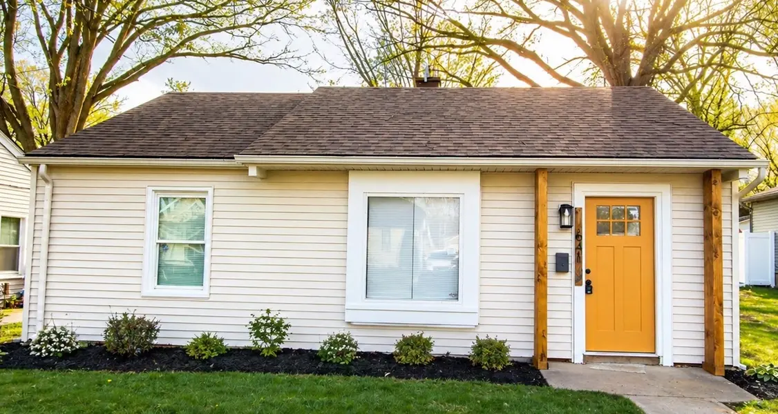 641 Stratford Rd, Ferndale, MI 48220-2368