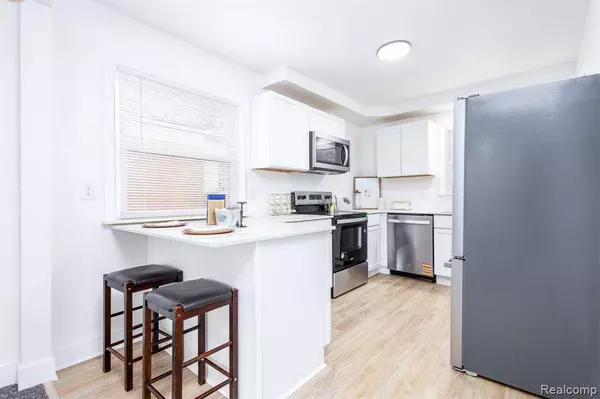 21430 RIDGEDALE Street, Oak Park, MI 48237