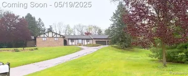 59663 PETTENGILL Drive, Lyon Twp, MI 48165