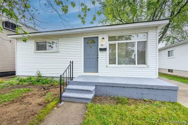 449 W Mahan Avenue, Hazel Park, MI 48030