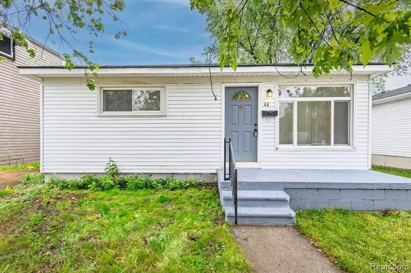 449 W Mahan Avenue, Hazel Park, MI 48030