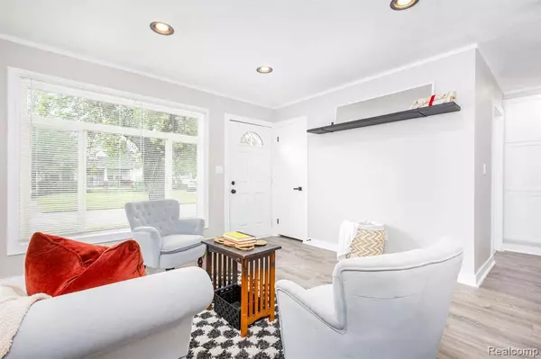 449 W Mahan Avenue, Hazel Park, MI 48030